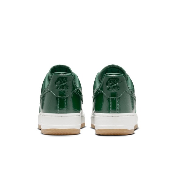 Nike
Air force 1 LX
Gorge green croc
Nwot - Picture 14 of 16